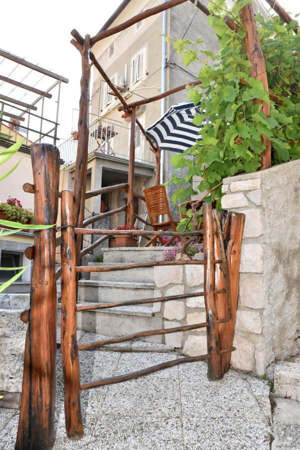 Apartment Anamarija Valun Exterior foto
