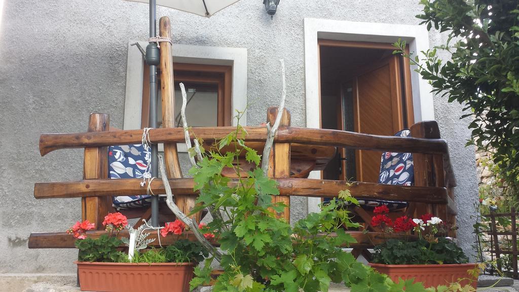 Apartment Anamarija Valun Exterior foto